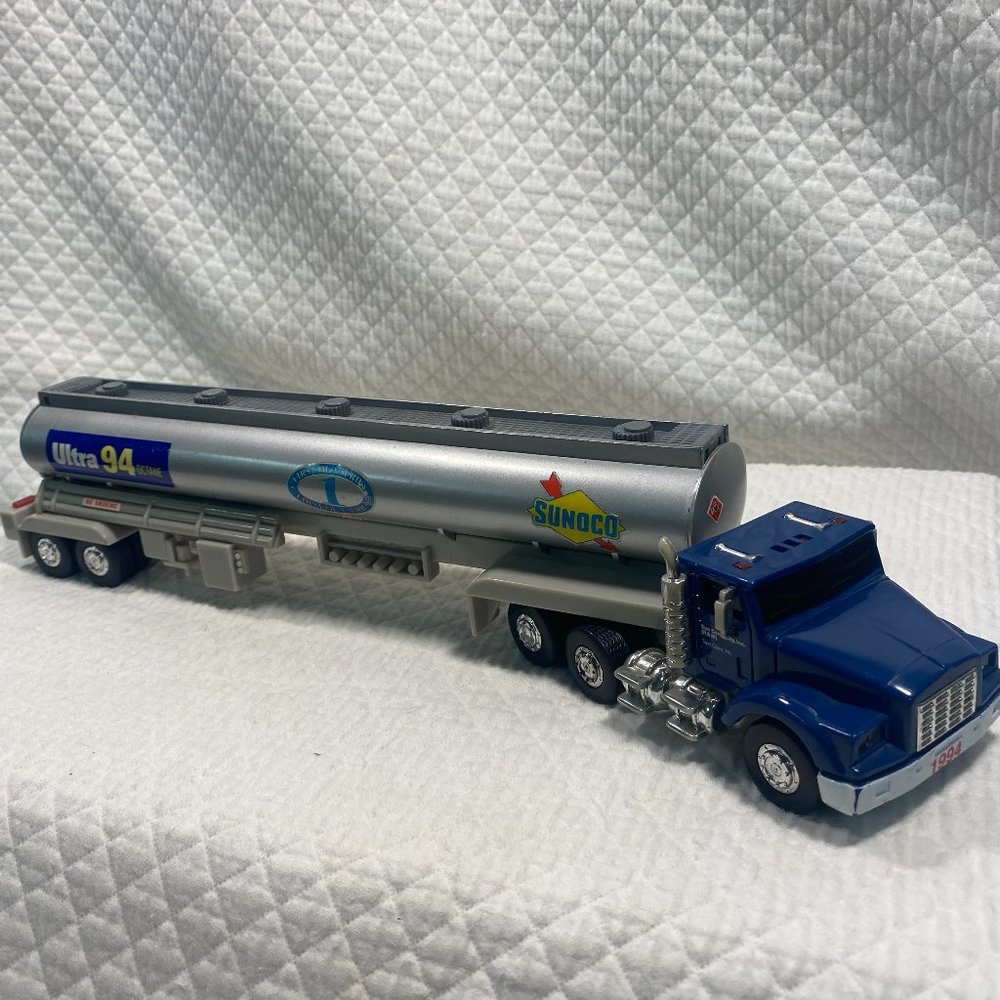 1994 Sunoco “Horn & Back-up alarm sounds” Tanker Truck, with running lights